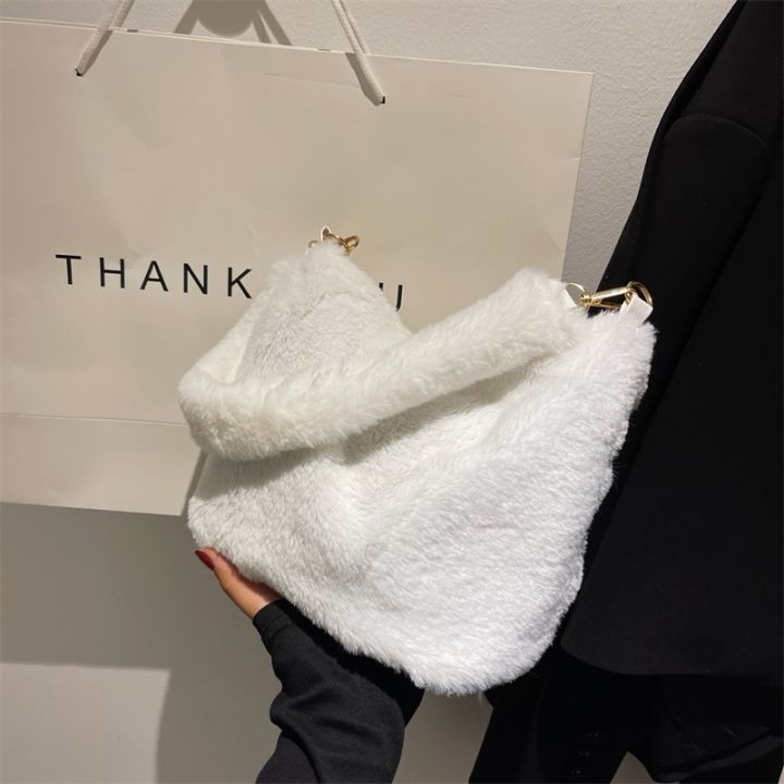 Large capacity female underarm bag new winter 2021 maomao hand the bill ...