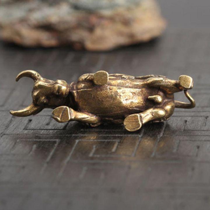 รูปปั้นวัวทองแดงขนาดเล็ก-รูปปั้นตั้งโต๊ะทำด้วยมือ