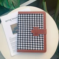 เคส Houndstooth พร้อมตะขอสำหรับ Ipad 7Th 8Th 9Th 10Th รุ่น10.2 10.9นิ้วสำหรับ Ipad Pro 11 10.5 Air 4 3 2 1 Mini 6 5