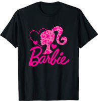 เสื้อยืดคอกลมลาย Barbie Black Heart Logo - ทรงคลาสสิก แขนสั้น ผ้าฝ้ายผสมโพลีเอสเตอร์