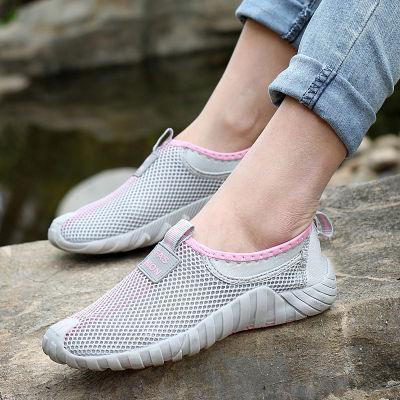 รองเท้าลำลองกลางแจ้งสำหรับฤดูใบไม้ผลิรองเท้าเดินป่ากันลื่นแบบตาข่ายระบายอากาศสำหรับผู้หญิง