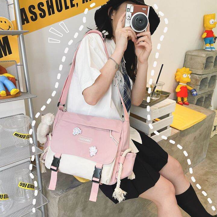 koreafashionshop-kr1637-d3กระเป๋าสะพายข้าง-ผ้าในล่อน-ใบใหญ่-ไม่มีตุ๊กตาแถม