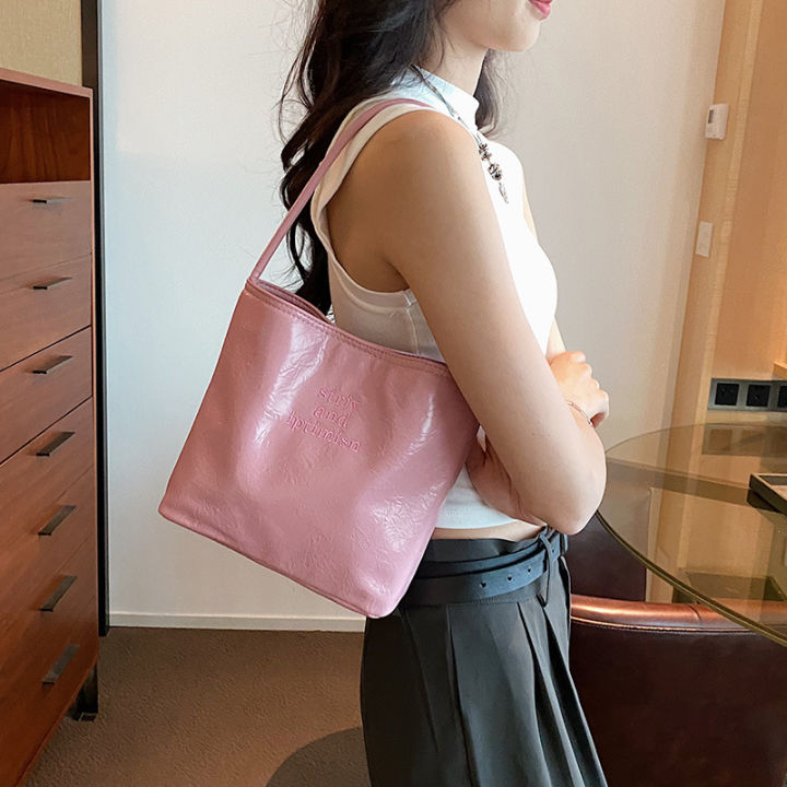 กระเป๋ายอดนิยมสำหรับผู้หญิงรุ่นใหม่ในปีนี้-2023-กระเป๋าถือคุณภาพสูงกระเป๋าสะพายไหล่อเนกประสงค์เฉพาะฤดูร้อนกระเป๋าทรงจีบ