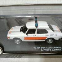 1:43หล่อตาย Saab 99 1983รถตำรวจแบบจำลองรถจากโลหะอัลลอยด์โมเดลผู้ใหญ่และเด็กของขวัญงานอดิเรกวันหยุดจอแสดงผลเครื่องประดับแบบคงที่