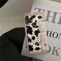 [COD] literary black flower trendy brand cartoon 13Promax/14Pro mobile phone case suitable for iPhone11 soft 12XR