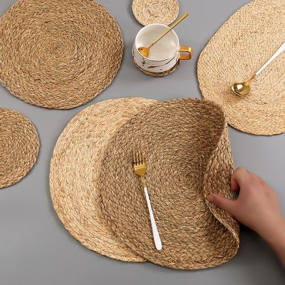 【CC】☞۩  1pc Pastoral Woven Placemat Round Weaving Dining Table Dinner Plate Baking Mats Insulation