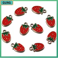 G 100 Pcs แผ่นชุบทอง เครื่องรางสตรอเบอร์รี่ 100ชิ้นค่ะ 18x11x3mm จี้ห้อยคอ การทำเครื่องประดับ เครื่องรางผลไม้น่ารัก กำไลข้อมือสร้อยข้อมือ