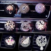 Luxury car ornaments girl Exquisite diamond Air conditioning outlet Car air refreshing agent Car styling Perfumes