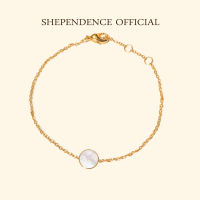 Shependence สร้อยข้อมือเปลือกมุกสีขาว (White Mother Of Pearl Disc Bracelet)