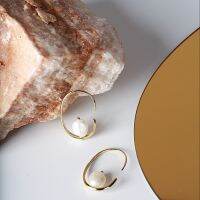 SWAN - Baroque Pearl Minimal Earring ต่างหูเงินแท้ ชุบทอง14K ต่างหูห่วงเล็ก มุกแท้ มุกบารอค มุกน้ำจืด