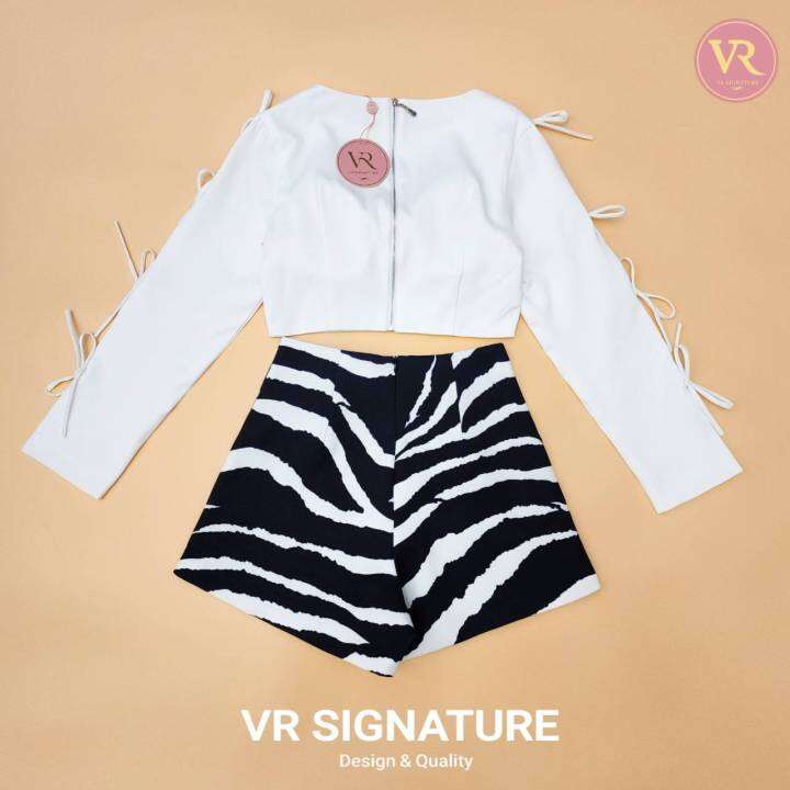 vr-set-เสื้อครอปแขนยาว-แขนแต่งเว้าผ่าผูกโบว์ช่วงแขน-อกมีฟองน้ำให้ค่ะ-แมทช์กับกางเกงขาสั้นแต่งกระดุมมุกเรียงด้านหน้า