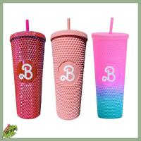 NYJKIU อุปกรณ์ปาร์ตี้ตุ๊กตาบาร์บี้ ขวดน้ำหลอด Barbiee Studded Tumbler ภาพยนตร์บาร์บี้ ถ้วยบาร์บิสีชมพู Bling Bling พร้อมหลอดดูด ถ้วยดื่มน้ำ ฟิตเนสท่องเที่ยว