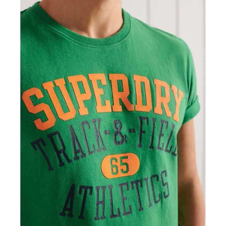 superdry-track-amp-field-graphic-t-shirt-185-เสื้อยืด-สำหรับผู้ชาย-สี-oregon-green