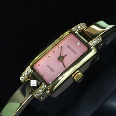 นาฬิกากำไลผู้หญิง เรือนทอง SANDOZ รุ่น SD99265GG09 ตัวเรื่อนสี่เหลี่ยม หน้าปัดสีชมพู สายกำไลสีทอง รับประกันของแท้ 100 %