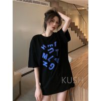 [S-5XL]KUSHตัวอักษรภาษาอังกฤษเสื้อยืดคอกลมแขนสั้นพิมพ์ลายสไตล์ฮาราจูกุสำหรับผู้หญิงคอตตอน 100% TD01