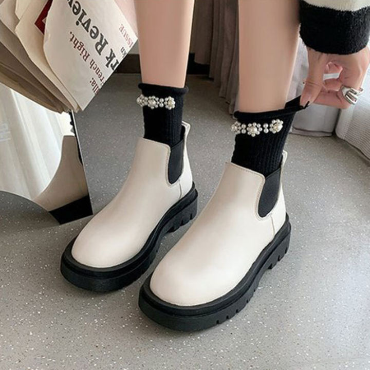 royallovers-ส่งจากไทย-รองเท้าหญิงสปอตรอบนิ้วเท้าสีขาวรองเท้าบูทดร-มาร์เทนบู๊ทส์ผู้หญิงใหม่รองเท้าบูทกลางแพลตฟอร์มเชลซีรองเท้าบูทเชลซี