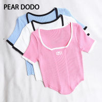 PEAR DODO เสื้อยืดแขนสั้นผู้หญิงคอกลมมีตัวอักษรไม่สม่ำเสมอแบบเกาหลี