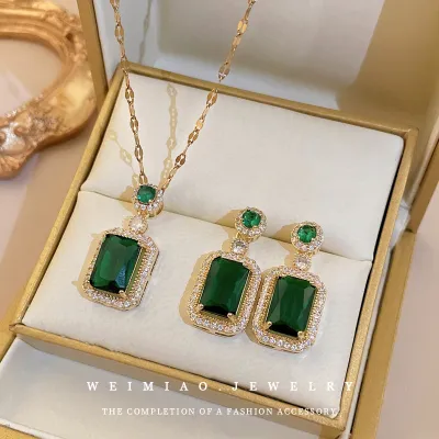 Fashionable Emerald Pendant For Women Trendy Emerald Pendant Necklace For Women New Style Rings And Earrings With Emerald Pendant Light Luxury Emerald Necklace For Fashionable Women High-end Jewelry Set With Emerald Pendant