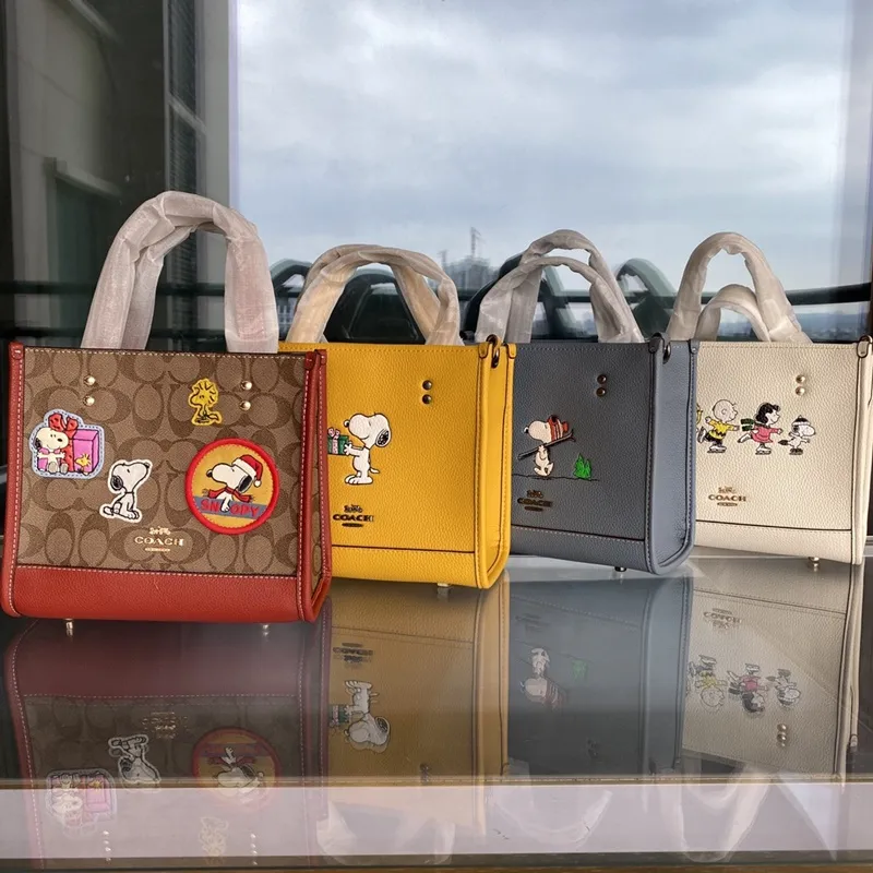 Top 72+ imagen coach snoopy tote bag 