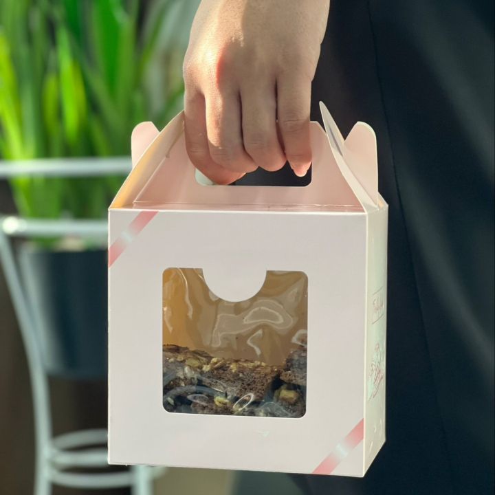 กล่องคุ้กกี้-กล่องขนม-หูหิ้ว-กล่องของขวัญ-เจาะหน้าต่าง-แพ็คละ-50-100