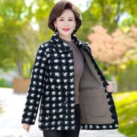 ◙℗ Middle-aged woman square outside the 2022 autumn and winter wear coat mother new coat the elderly womens wear western style big yards