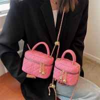 New Style Fashion Rhombus Embroidered Thread Chain Shoulder Bag Texture Retro Cross-Body Small Square Influencer Western Cosmetic Storage 【AUG】