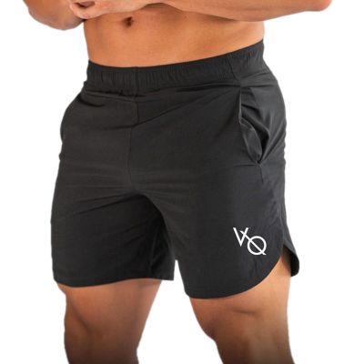 VQ กางเกงขาสั้นกางเกงกีฬาแบบแห้งเร็วแฟชั่นผู้ชาย 2020