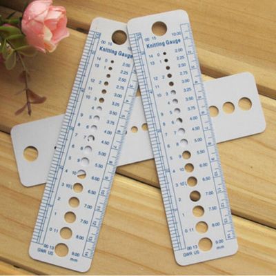 【CW】 Knitting Needle Gauge Inch Cm Ruler US Canada Sizes 2-10mm Plastic Measuring Measure Sewing Tools