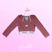 DADDY | Fire babe Top ครอปท็อปแขนยาวเอวยางยืด ปักโลโก้ daddy style Y2K สีชมพูอมแดง