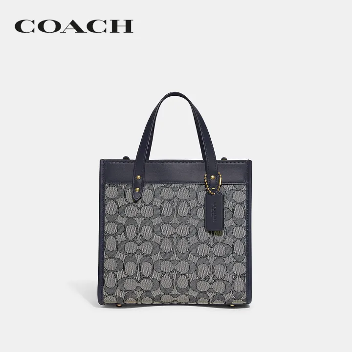 coach-กระเป๋าทรงสี่เหลี่ยมผู้หญิงรุ่น-field-tote-22-in-signature-jacquard-สีฟ้า-cd680-b4rh3