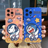 สำหรับ iPhone 13 Pro Max 12 iPhone 11 XR 8 7 SE 2022การ์ตูนน่ารักอะนิเมะโดราเอมอน Snoopy นักบินอวกาศที่มีคุณภาพสูงกล้องเลนส์คุ้มครองสแควร์ขอบปกเต็มเลนเคส