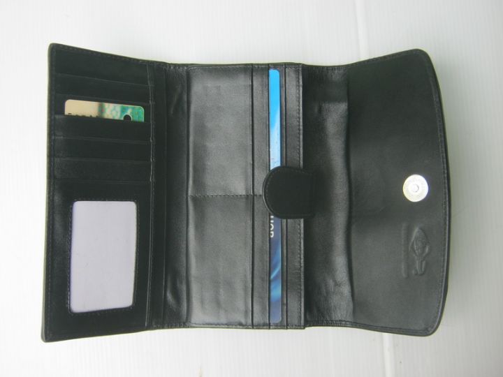 กระเป๋าสตางค์-เงิน-หนังปลากระเบนแท้-สำหรับผู้หญิง-wallet-purse-ขนาด-19-x-10-ซม-cw960