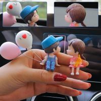 【LZ】❂▥  Car Interior Balão Action Figure Acessórios Espelho de carro Decoração do carro desenhos animados bonitos Dashboard Figurines Ornamento Auto Presente P0F1