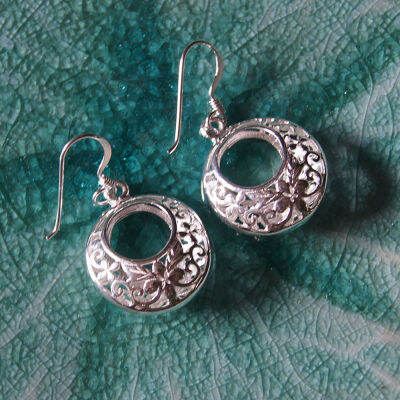 Thai design cool bag dangle earrings handmade 925 sterling white silver กระเป๋าห้อยเท่ลวดลายไทยตำหูเงินสเตอรลิงซิลเวอรใช้สวยของฝากที่มีคุณค่า ฺ