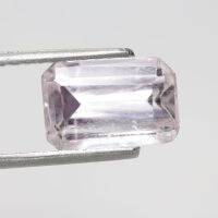 3.75 ct คุนไซต์ (Kunzite Emerald Shape) สีชมพูอ่อน สี่เหลี่ยมมุมตัด