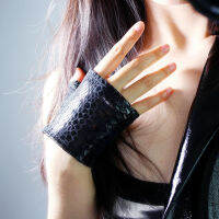 ถุงมือเทคโนโลยีหนังแท้ Fingerless Extra Short Wristlet Black Snake Python