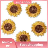 RUPANBO039392692 กาวร้อนละลาย ปักลายดอกทานตะวัน วัสดุผ้าไม่ทอ แพทช์ปัก การตกแต่งส่วนบุคคล งานปัก อุปกรณ์เสริมเสื้อผ้า