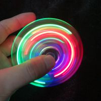 Transparent Kristall Gyro Fingertip Gyro mit Licht Leuchtende Bunte Leucht Finger Druck Reduktion Spielzeug