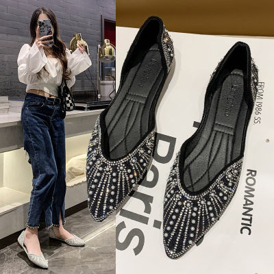 Flat sole single shoe womens 2023 summer and autumn new shallow pointed bean shoes fashion hollow water diamond ladle shoes
