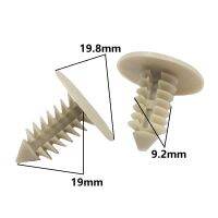 ภายในรถเพดานปกสีน้ำตาลยึดยึด Rivets กดใน9มิลลิเมตรหลุมอัตโนมัติหลังคาซับลำต้นซับคลิปคงที่