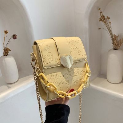 [COD] bag 2021 new trendy fresh messenger embossed chain fashion texture solid square