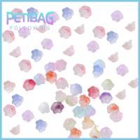 PETIBAG 100Pcs 12x7mm น่ารักน่ารักๆ การทำเครื่องประดับ การตกแต่งตกแต่ง สร้อยคอสำหรับผู้หญิง สีผสมกัน การไล่ระดับสีที่ชัดเจน ลูกปัดดอกไม้ทรัมเป็ต ลูกปัดแก้ว Bellflower