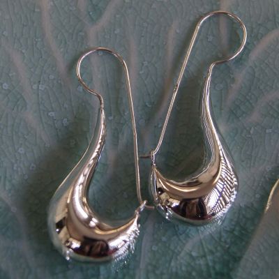 Thai lovely curve earrings sterling  silver beautiful gift โค้งเอกลักษณ์ไทยสวยงามลวดลายไทยเท่ตำหูเงินสเตอรลิงซิลเวอรใช้สวยของฝากที่มีคุณค่า ฺ