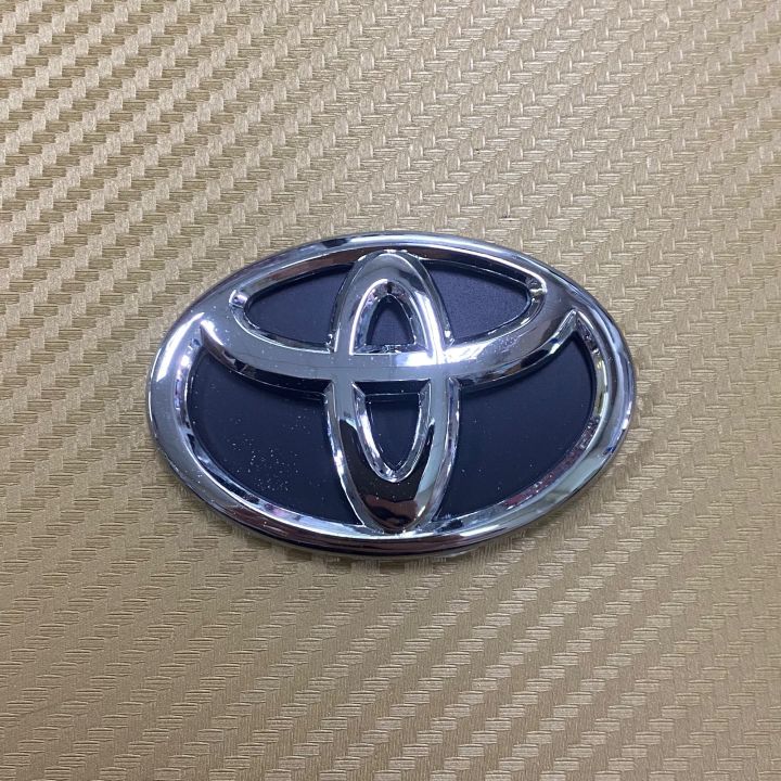 โลโก้* Toyota ติดแป้นแตร  โลโก้* Toyota ติดพวงมาลัยรถยนต์ ขนาด* 4.5 x 6.5 cm ราคาต่อชิ้น