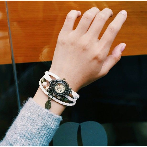 นาฬิกาแฟชั่นสตรีสไตล์เรียบง่ายสร้อยข้อมือหนังย้อนยุค