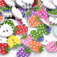 100pcs Dots Wood Buttons Strawberry Sewing Craft Mix Lots Wholesales WB336 Haberdashery