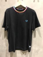 FRED PERRY 23เสื้อแขนสั้นสำหรับผู้ชายและผู้หญิง,เสื้อปักลายโลโก้ปกเล็กเสื้อคอกลมลำลองสีตัดกันเสื้อแขนสั้นสไตล์เดียวกัน