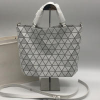 Issey Miyake กระเป๋าผู้หญิงทรงสี่เหลี่ยมขนมเปียกปูน,กระเป๋าผู้หญิงทรงกระเป๋าใสแบบคริสตัลกระเป๋าทรงจีบความจุขนาดใหญ่กระเป๋าสะพายไหล่ทรงสี่เหลี่ยมขนมเปียกปูนกระเป๋าเอกสารหูหิ้ว