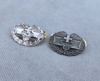 tomwang2012.PAIR OF U.S. ARMY 1ST AWARD COMBAT MEDICAL Insignia Metal BADGE PIN