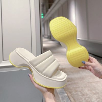 Bing xin x love show cool slippers women in the summer of 2022 the new senior feeling increased joker large base sponge bottom shoes